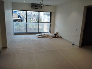 Room in 3 BHK Apartment at Bandra West – for Rent