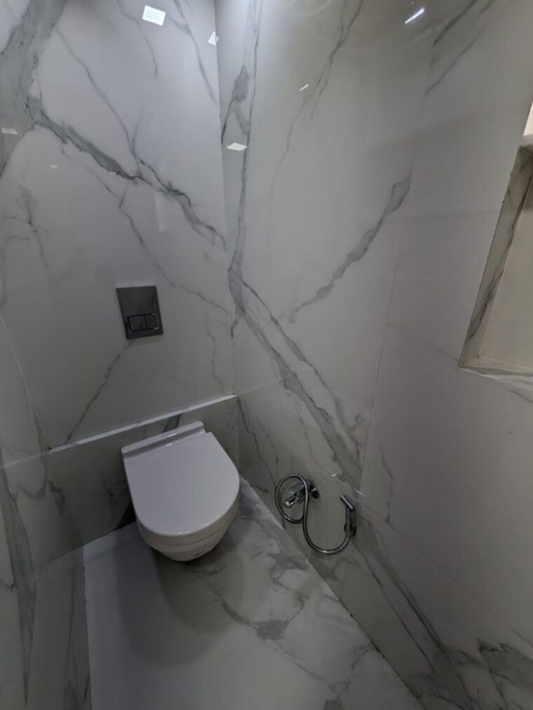 Bathroom, parel 3 Bedroom 1050 Sq.Ft. Apartment In Parel Mumbai 10604438
