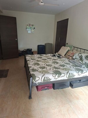 Bedroom in 2 BHK Apartment at Khar West – for Rent