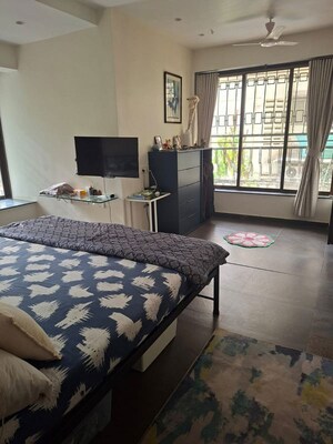 Bedroom in 2 BHK Apartment at Khar West – for Rent