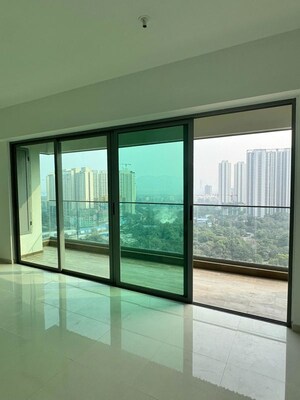 Room in 4 BHK Apartment at Kalpataru Immensa H, Kolshet Road – for Sale