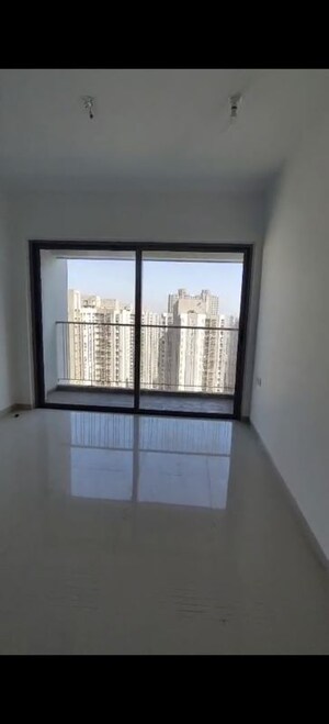 Room in 3 BHK Apartment at Kalpataru Immensa C, Kolshet Road – for Sale