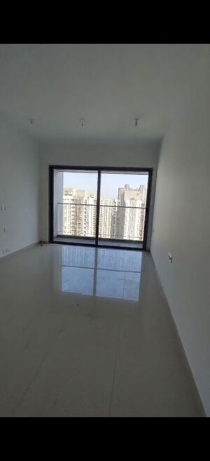 Room in 3 BHK Apartment at Kalpataru Immensa C, Kolshet Road – for Sale