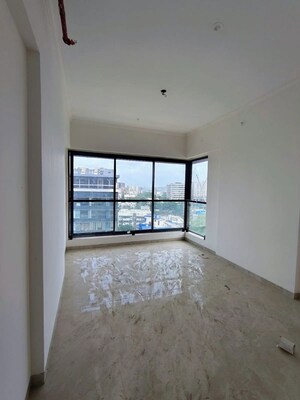 Room in 2 BHK Apartment at Santacruz West – for Rent