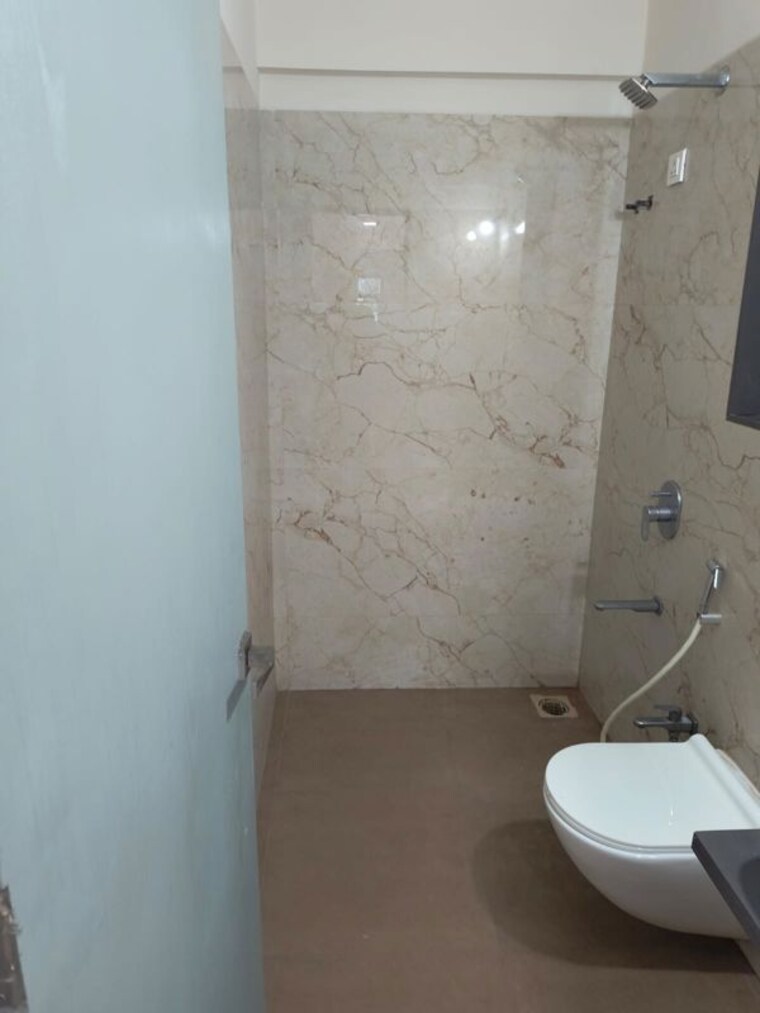 Bathroom, shree-kaveri-heights 3 Bedroom 810 Sq.Ft. Apartment In Ghatkopar East Mumbai 10604561