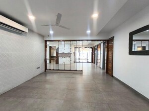 Room in 3 BHK Apartment at Trendset Winz, Nanakramguda – for Rent