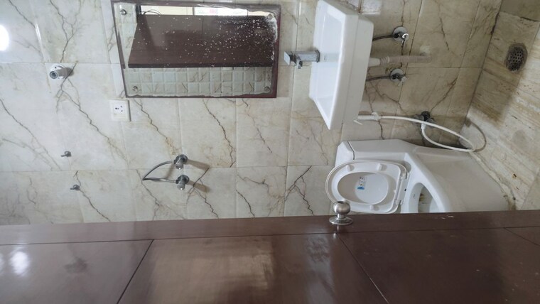 Bathroom, sector 55 6+ Bedroom 258 Sq.Ft. Villa In Sector 55 Noida 10604589