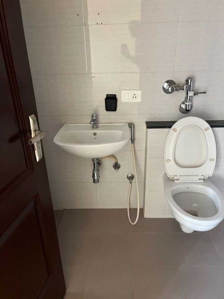 Bathroom, nyati-evita 3 Bedroom 1000 Sq.Ft. Apartment In Dhanori Pune 10604612