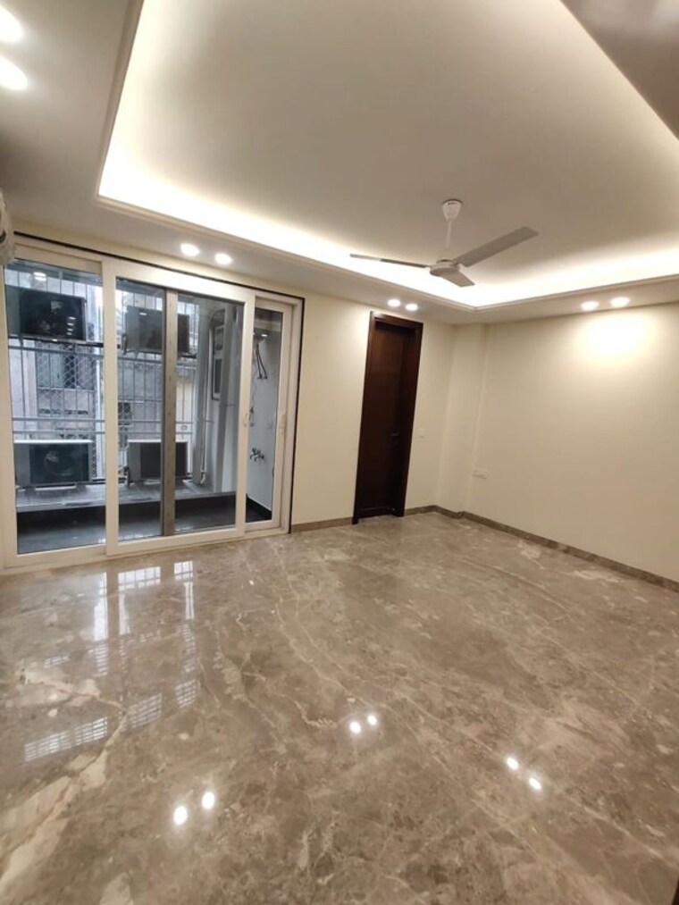 Room, greater kailash ii 3 Bedroom 300 Sq.Yd. Builder Floor In Greater Kailash ii Delhi 10604618