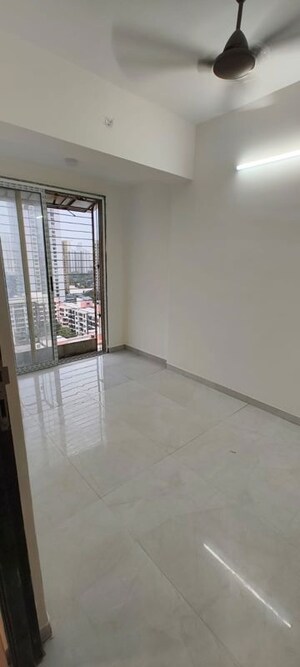 Room in 1 BHK Apartment at Malad West – for Rent
