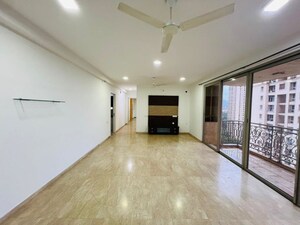 Room in 3 BHK Apartment at Hiranandani Cardinal, Ghodbunder Road – for Rent