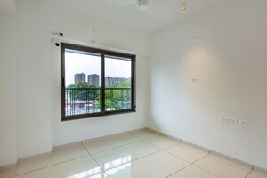 Room in 3 BHK Apartment at Sun Skyview, Shela – for Sale