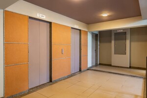 Room in 3 BHK Apartment at Sun Skyview, Shela – for Sale