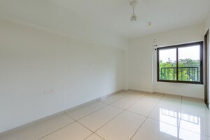 Room in 3 BHK Apartment at Sun Skyview, Shela – for Sale