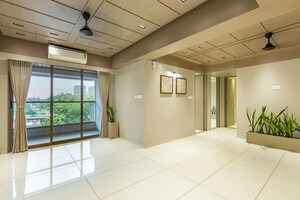 Room in 3 BHK Apartment at Sun Skyview, Shela – for Sale