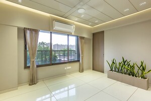 Room in 3 BHK Apartment at Sun Skyview, Shela – for Sale