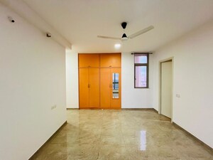 Room in 3 BHK Apartment at Hiranandani Cardinal, Ghodbunder Road – for Rent