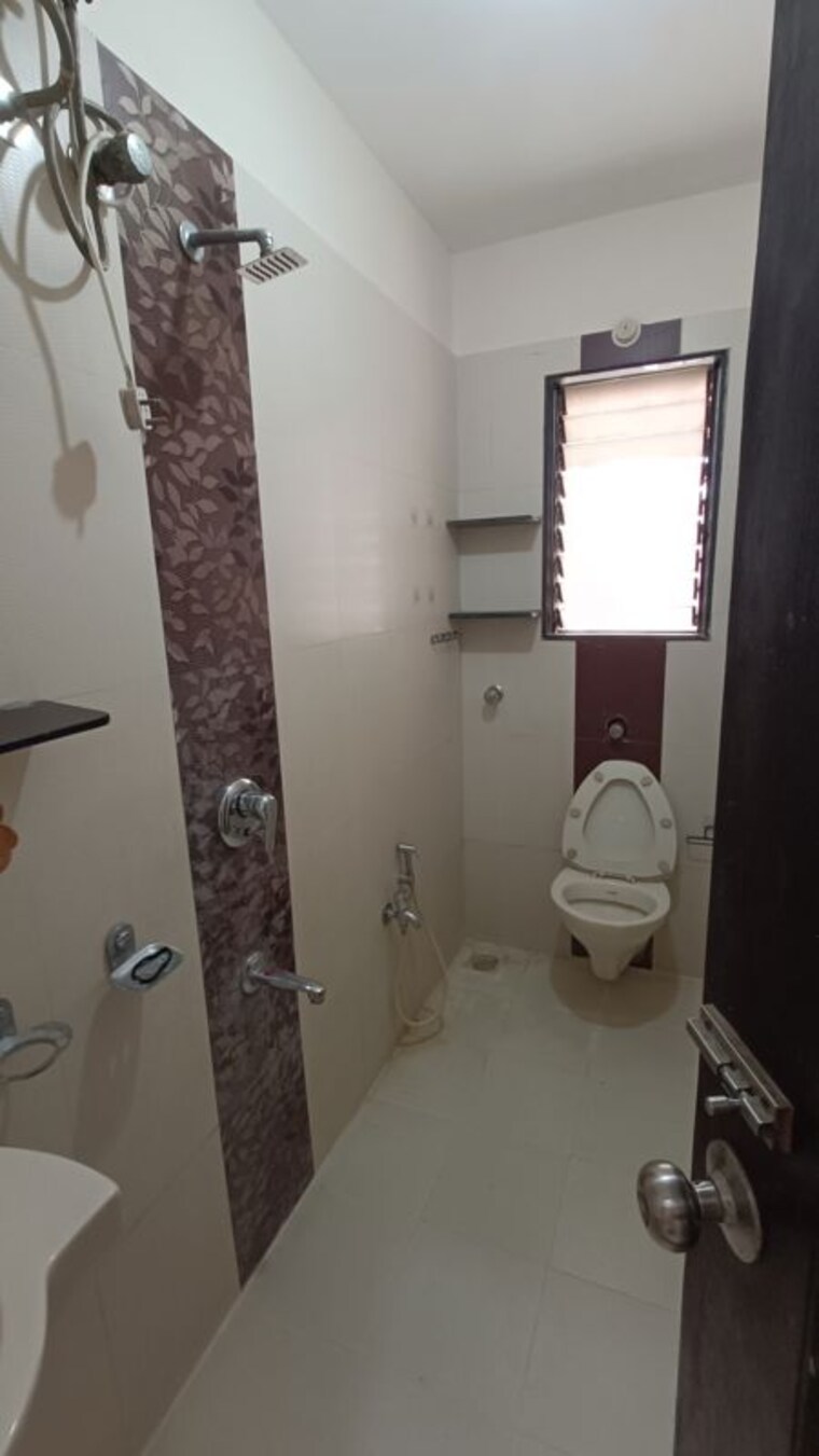 Bathroom, prime-rose-apartment-andheri-west 3 Bedroom 1200 Sq.Ft. Apartment In Andheri West Mumbai 10604683