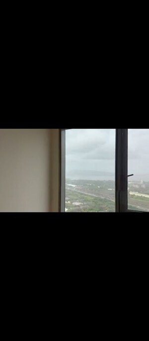 Room in 2 BHK Apartment at Piramal Aranya Ahan, Byculla – for Rent