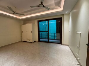 Room in 3 BHK Builder Floor at Sushant Lok I – for Rent