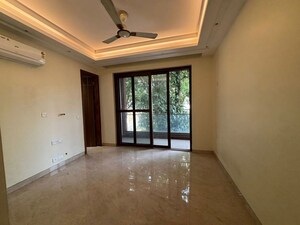 Room in 3 BHK Builder Floor at Sushant Lok I – for Rent