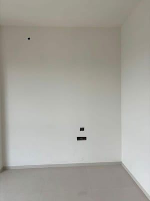 Room in 2 BHK Apartment at Shreeji Plaza, Malad West – for Rent