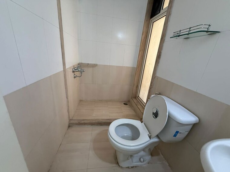Bathroom, hiranandani-estate-corsica 2 Bedroom 700 Sq.Ft. Apartment In Ghodbunder Road Thane 10604769