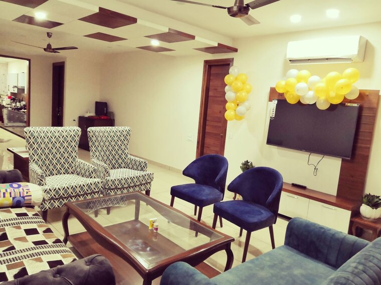 Living Room, mansa devi 4 Bedroom 273 Sq.Mt. Builder Floor In Mansa Devi Panchkula 10235302