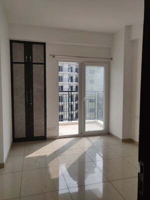 Room in 2 BHK Apartment at Gulshan Botnia, Sector 144 – for Sale