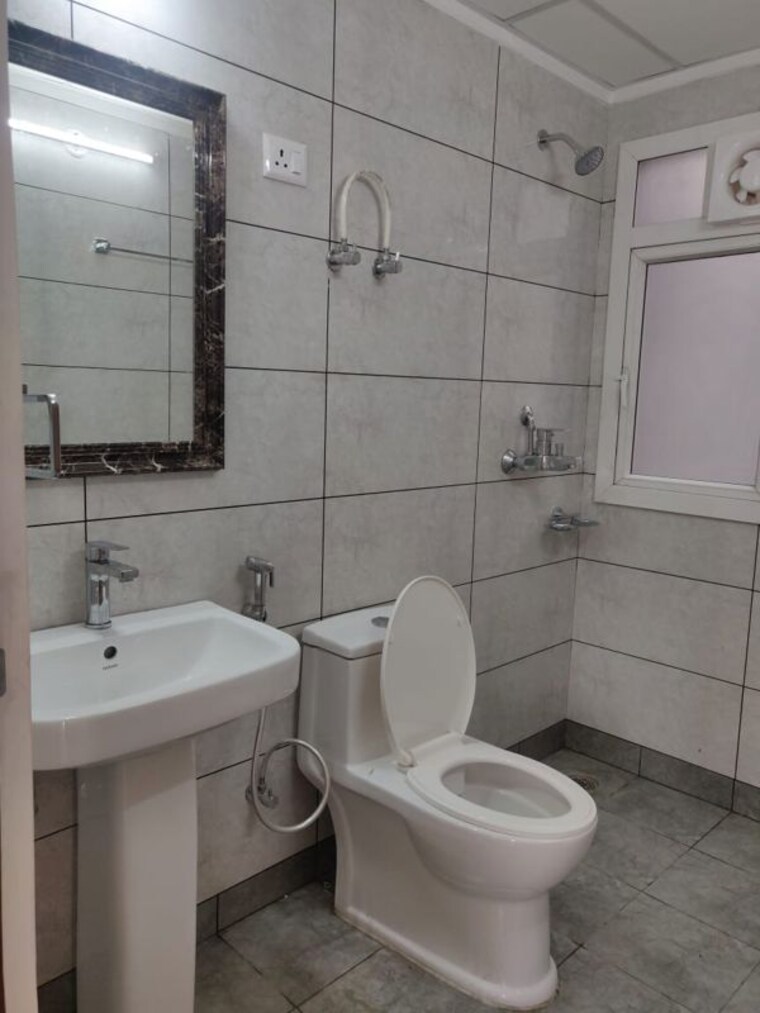 Bathroom, gulshan-botnia 2 Bedroom 1025 Sq.Ft. Apartment In Sector 144 Noida 10543001