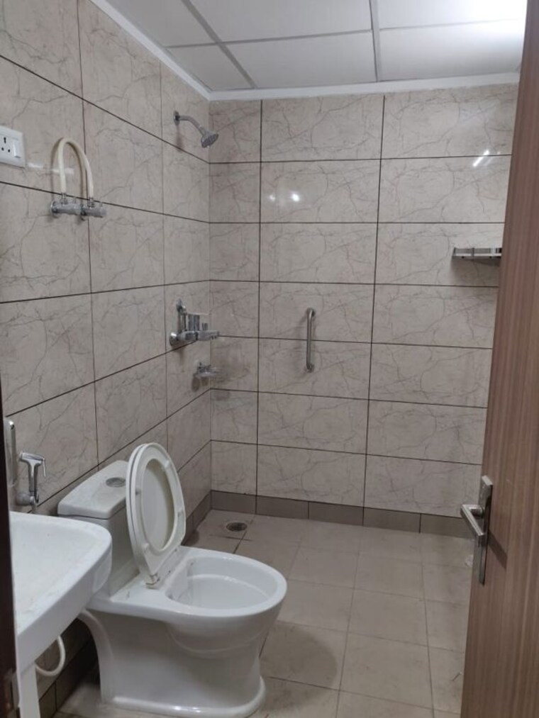 Bathroom, gulshan-botnia 2 Bedroom 1025 Sq.Ft. Apartment In Sector 144 Noida 10543001