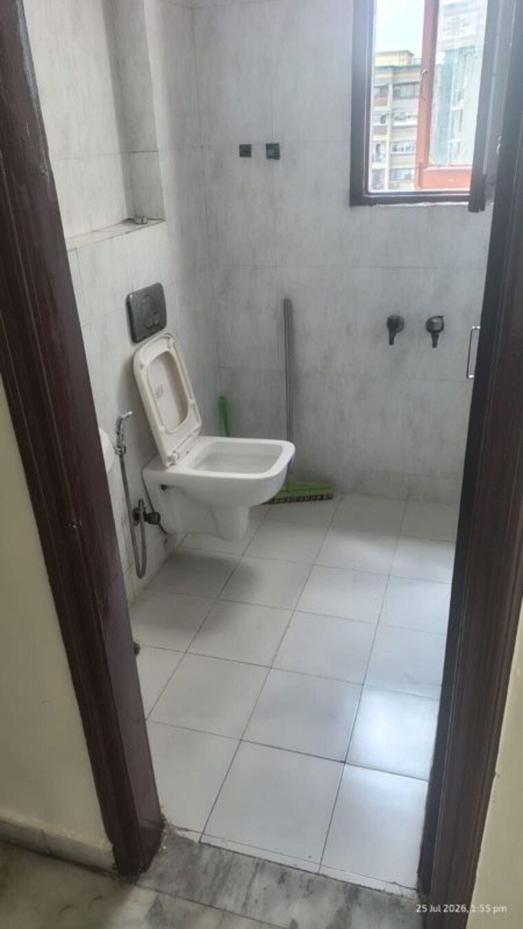 Bathroom, sector 18 dwarka 3.5 Bedroom 2000 Sq.Ft. Apartment In Sector 18 Dwarka Delhi 10604764