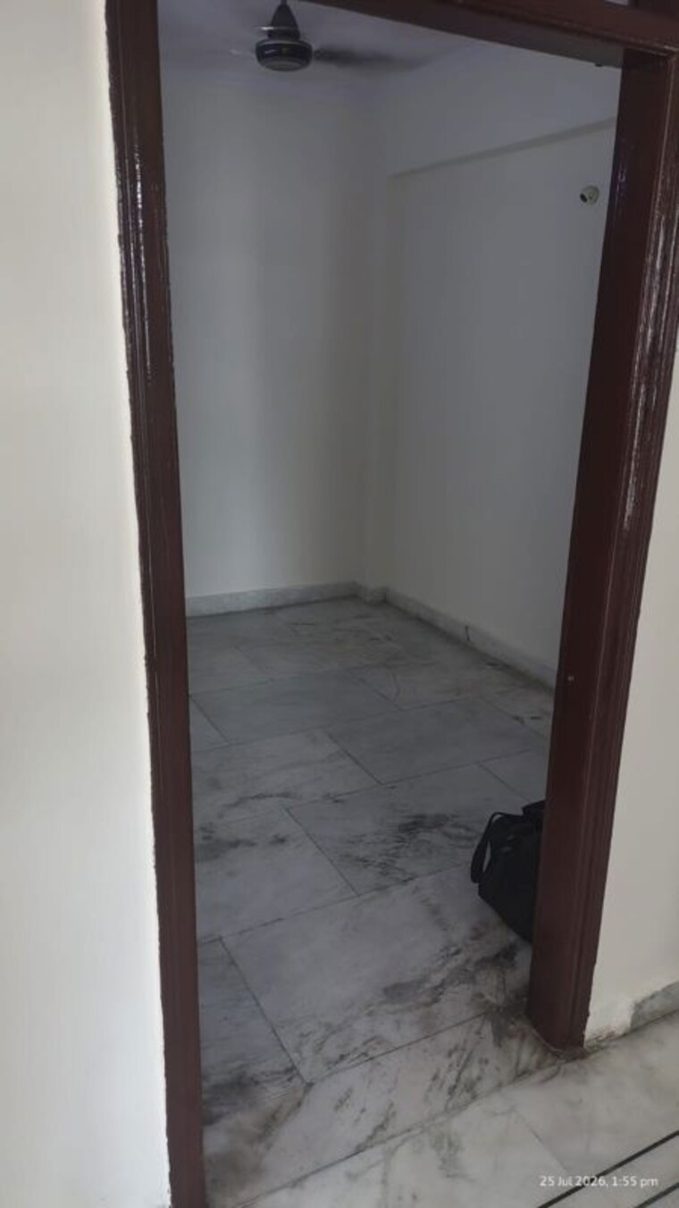 Room, sector 18 dwarka 3.5 Bedroom 2000 Sq.Ft. Apartment In Sector 18 Dwarka Delhi 10604764