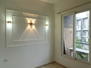 Room in 2 BHK Apartment at Smart World Orchard, Sector 61 – for Rent