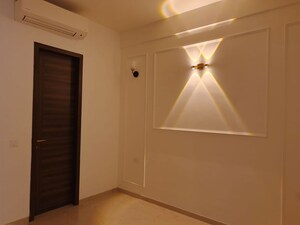 Room in 2 BHK Apartment at Smart World Orchard, Sector 61 – for Rent