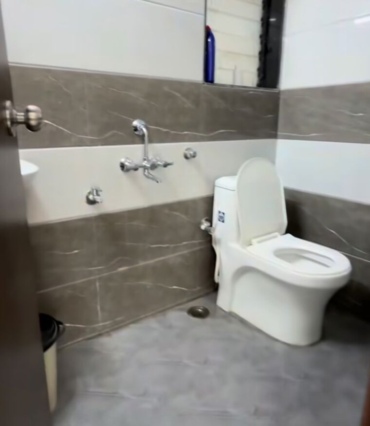 Bathroom, meera-tower-chembur 1 Bedroom 440 Sq.Ft. Apartment In Chembur Mumbai 10604829