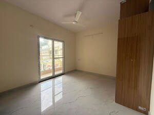 Room in 3 BHK Apartment at Hsr Layout – for Rent