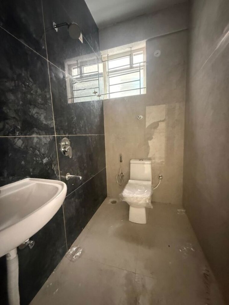 Bathroom, hsr layout 3 Bedroom 1500 Sq.Ft. Apartment In Hsr Layout Bangalore 10604841