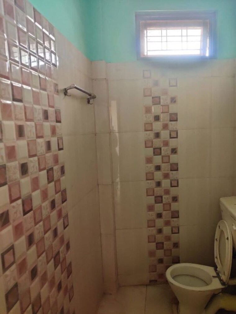 Bathroom, sector 23 2 Bedroom 100 Sq.Yd. Builder Floor In Sector 23 Gurgaon 10604872