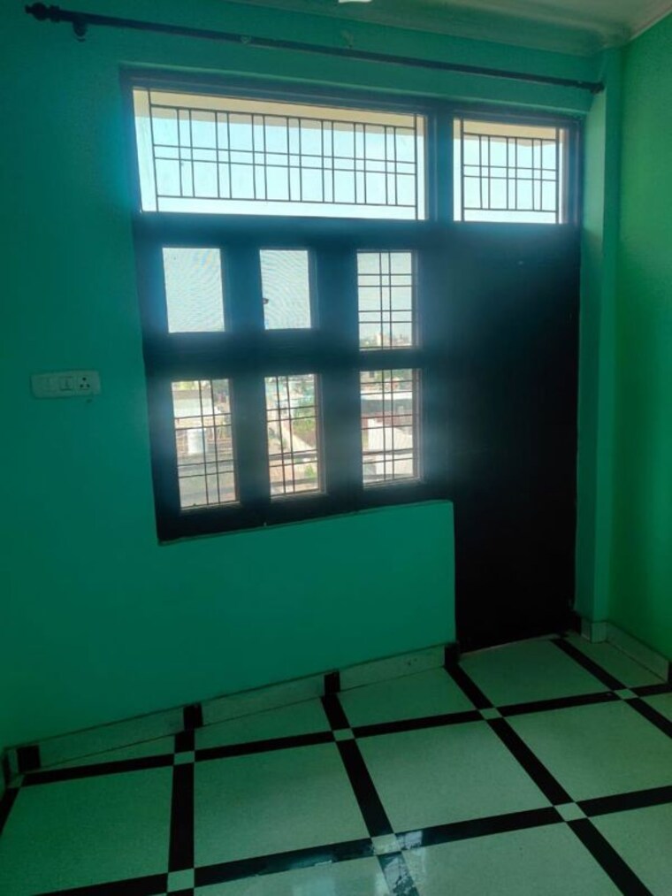 Room, sector 23 2 Bedroom 100 Sq.Yd. Builder Floor In Sector 23 Gurgaon 10604872