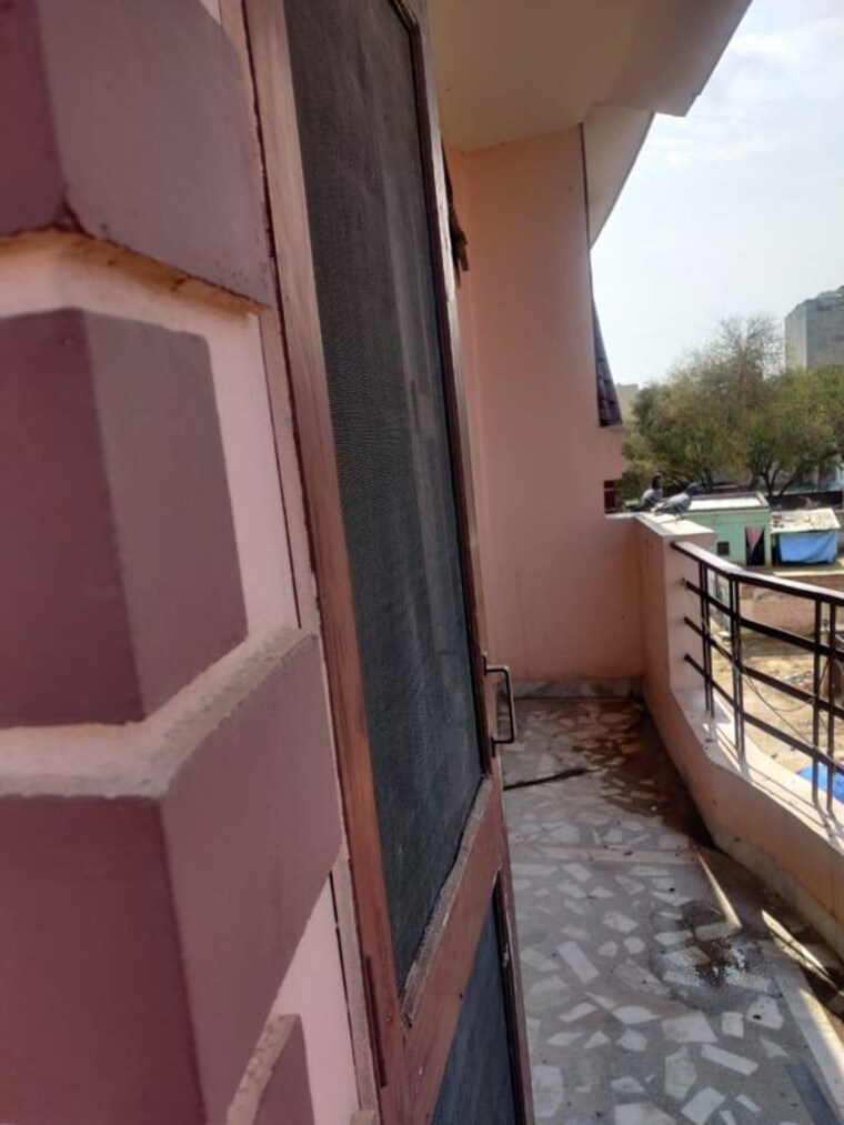 Balcony, sector 23 2 Bedroom 100 Sq.Yd. Builder Floor In Sector 23 Gurgaon 10604872