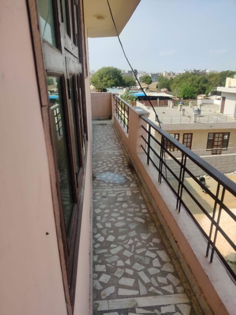 Balcony, sector 23 2 Bedroom 100 Sq.Yd. Builder Floor In Sector 23 Gurgaon 10604872