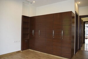 Room in 3 BHK Apartment at DLF The Princeton Estate, Dlf Phase V – for Sale