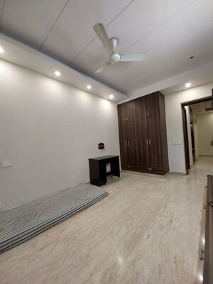 Room in 2 BHK Builder Floor at RWA Residential Society, Sector 40 – for Rent