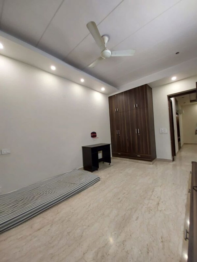 Room, rwa-residential-society 2 Bedroom 2300 Sq.Ft. Builder Floor In Sector 40 Gurgaon 10604942
