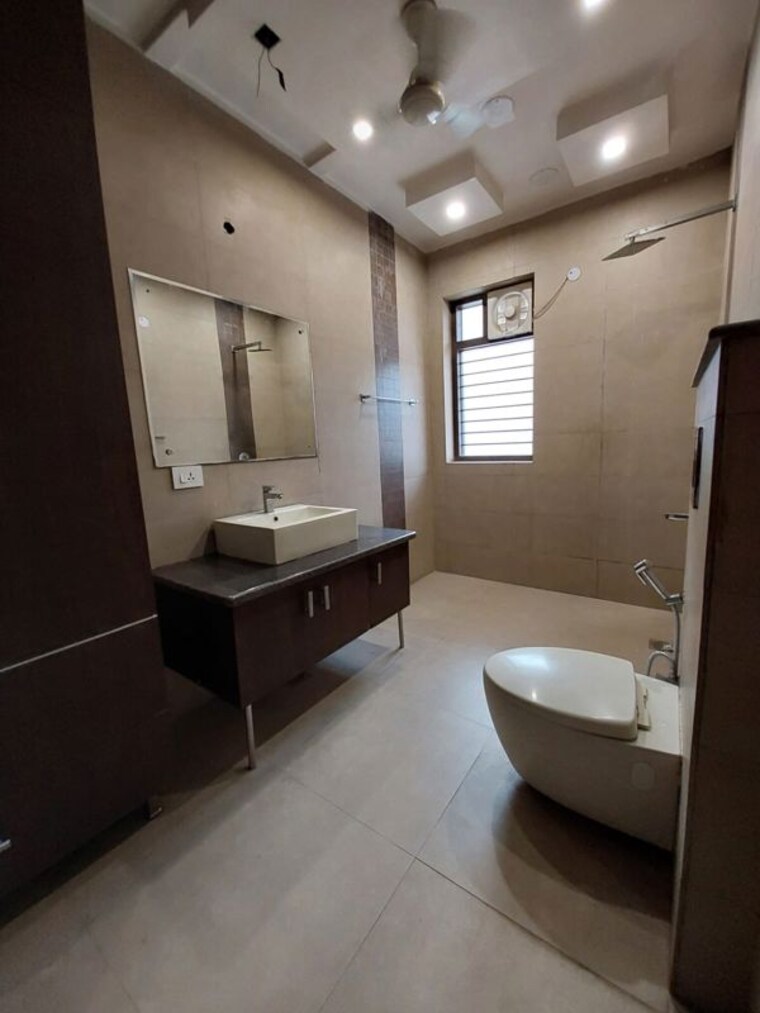Bathroom, rwa-residential-society 2 Bedroom 2300 Sq.Ft. Builder Floor In Sector 40 Gurgaon 10604942