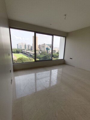 Room in 4 BHK Apartment at Oberoi Enigma, Mulund West – for Sale