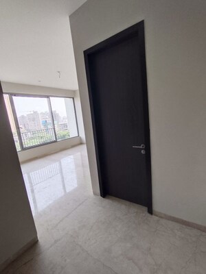 Room in 4 BHK Apartment at Oberoi Enigma, Mulund West – for Sale
