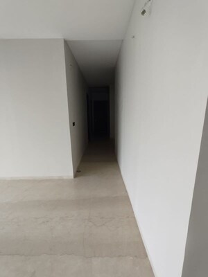 Room in 4 BHK Apartment at Oberoi Enigma, Mulund West – for Sale