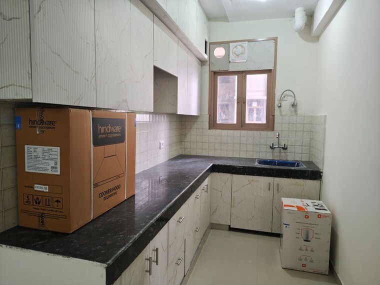 Kitchen, pareena-om-apartments 2 Bedroom 647 Sq.Ft. Apartment In Sector 112 Gurgaon 10604965